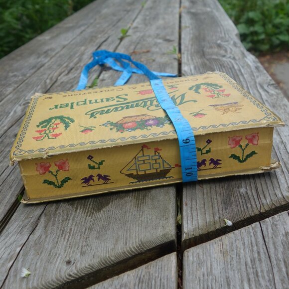 Vintage Whitman's Sampler Chocolates & Confections Empty Box - Picture 11 of 11